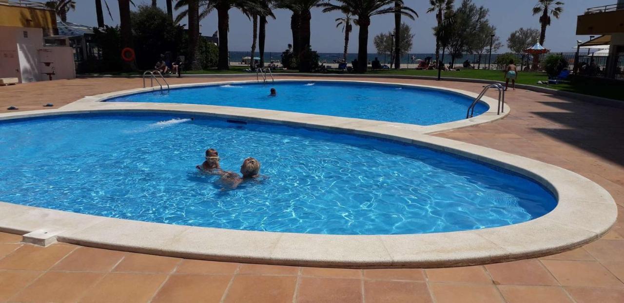 Appartement Premiere Ligne De Mer Avec Piscine Roses Exterior foto