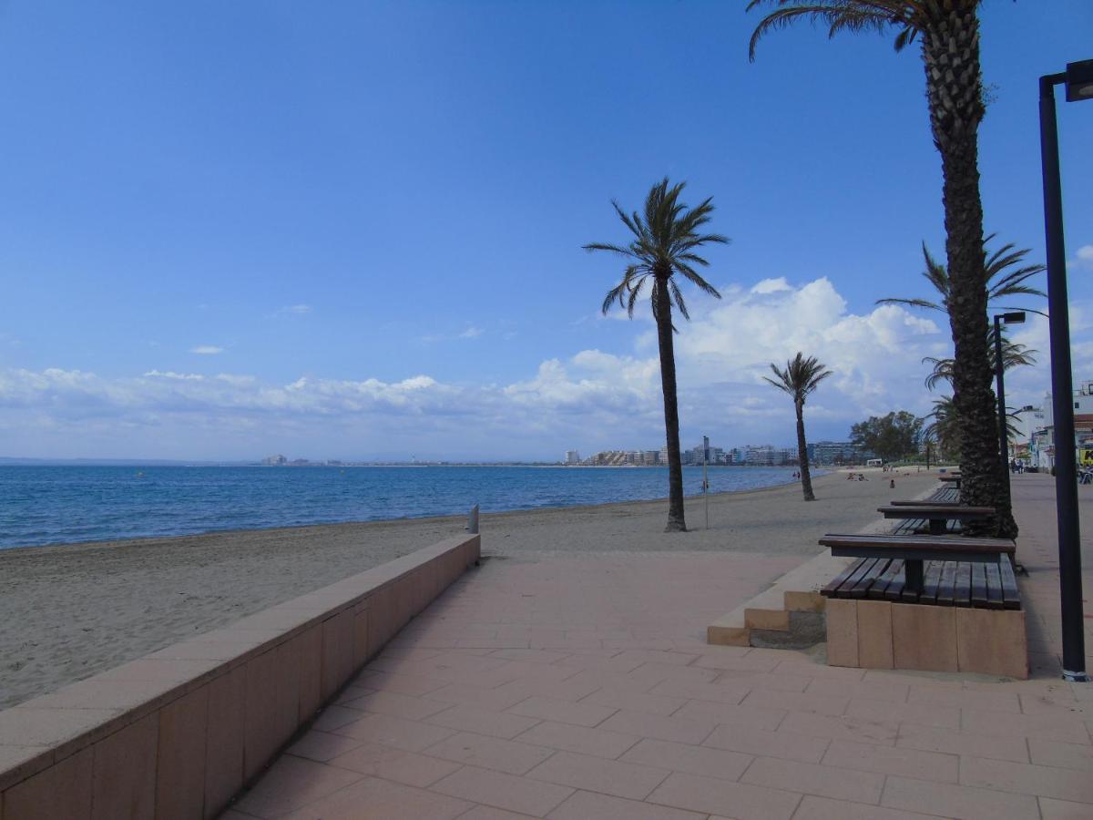 Appartement Premiere Ligne De Mer Avec Piscine Roses Exterior foto
