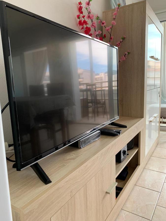 Appartement Premiere Ligne De Mer Avec Piscine Roses Exterior foto