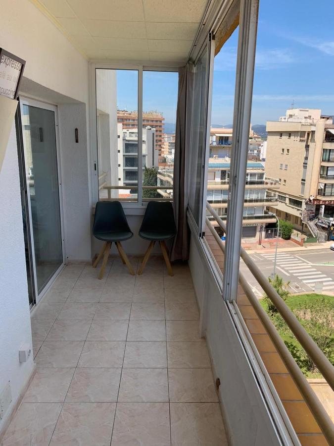 Appartement Premiere Ligne De Mer Avec Piscine Roses Exterior foto