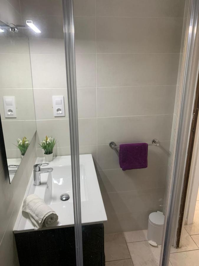 Appartement Premiere Ligne De Mer Avec Piscine Roses Exterior foto