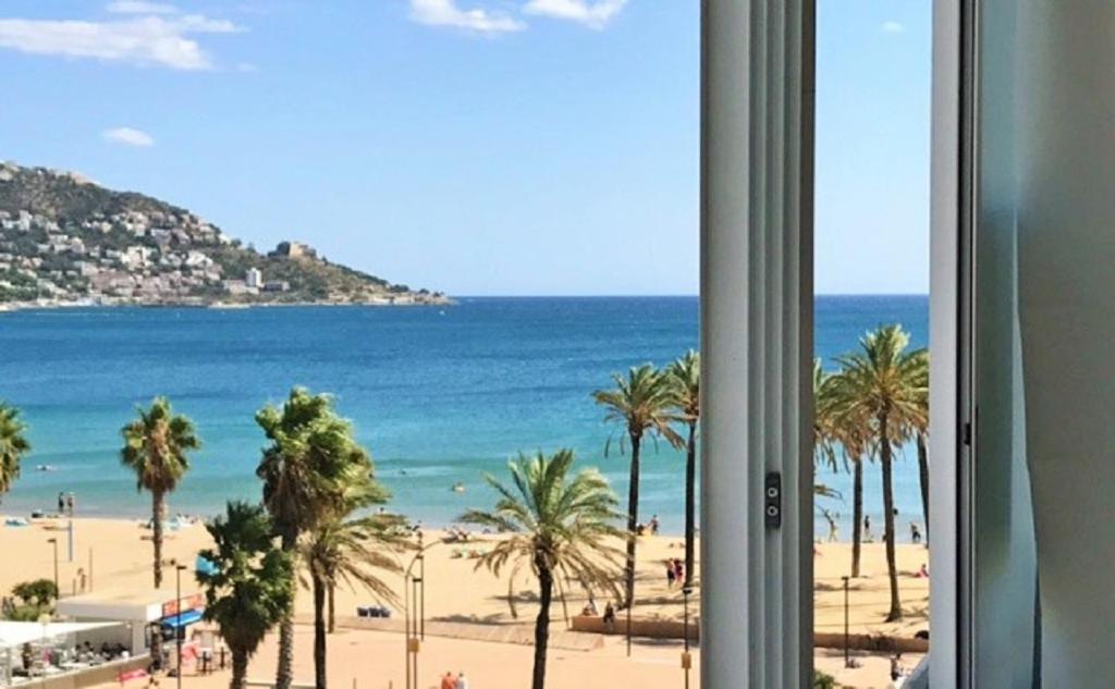 Appartement Premiere Ligne De Mer Avec Piscine Roses Exterior foto