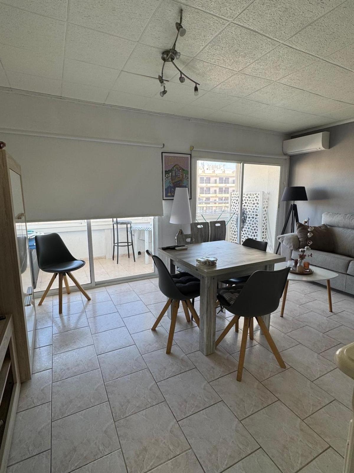 Appartement Premiere Ligne De Mer Avec Piscine Roses Exterior foto