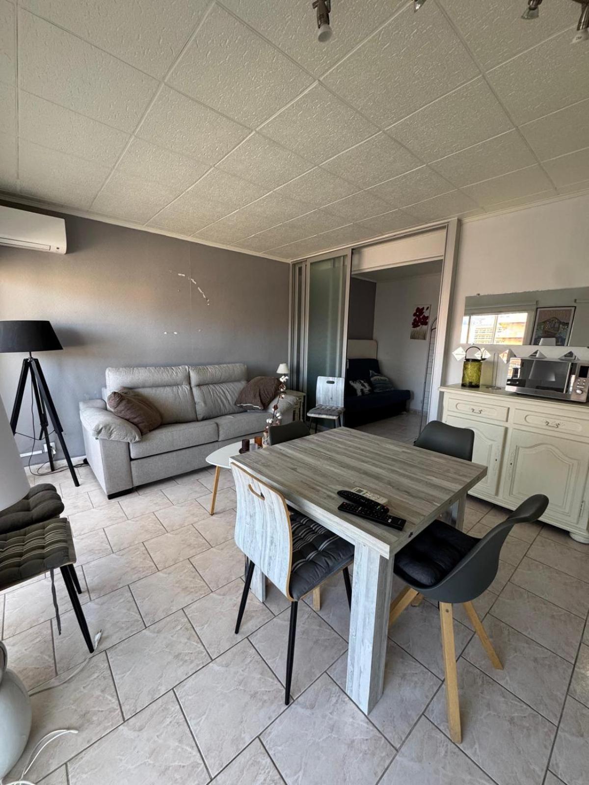 Appartement Premiere Ligne De Mer Avec Piscine Roses Exterior foto