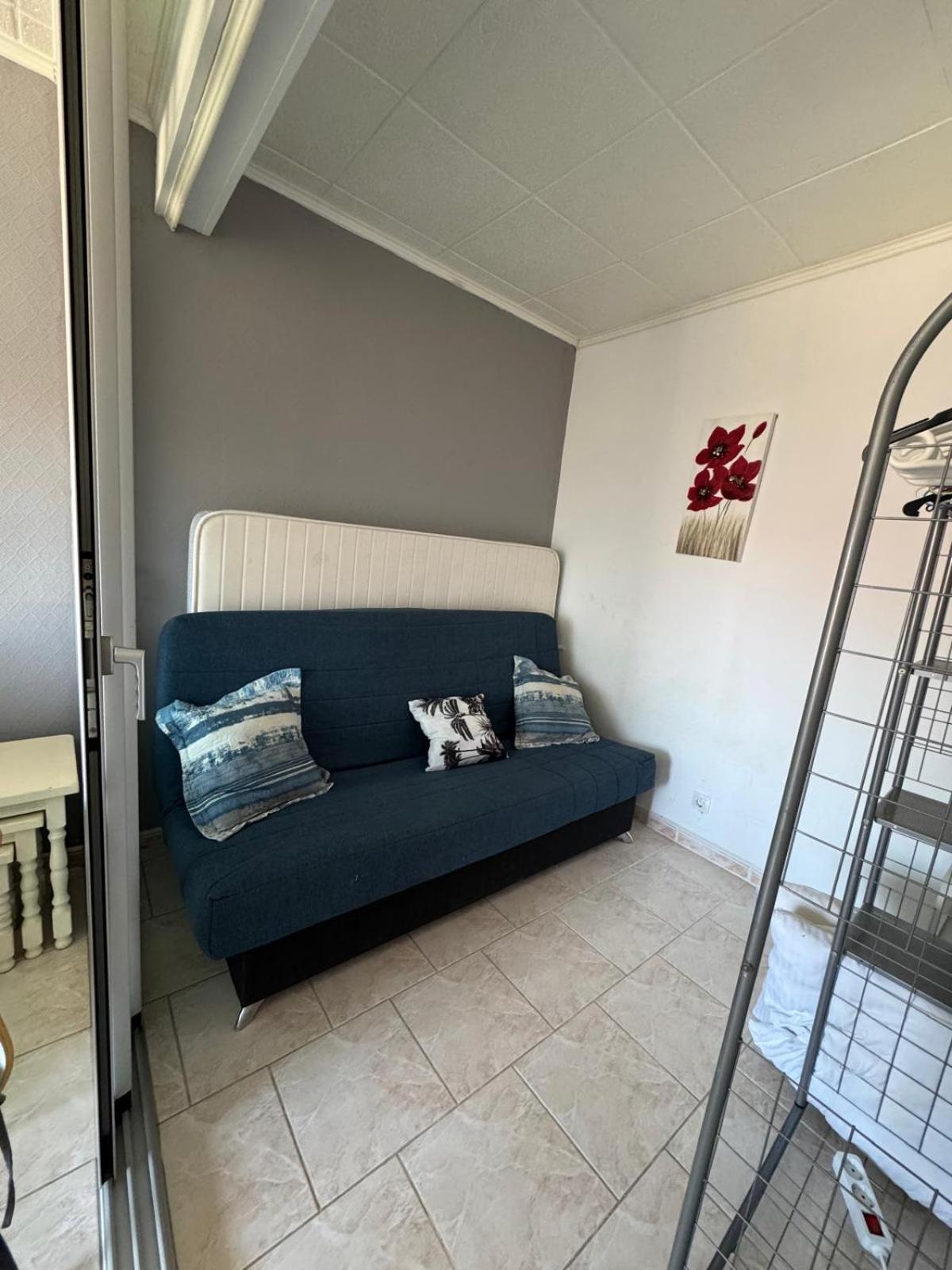 Appartement Premiere Ligne De Mer Avec Piscine Roses Exterior foto