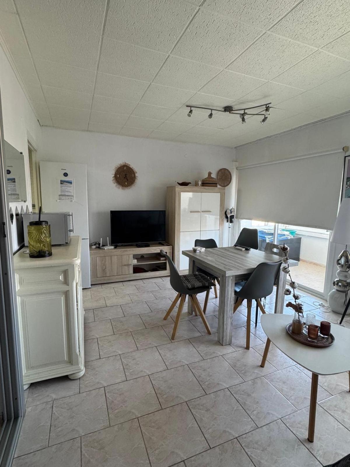 Appartement Premiere Ligne De Mer Avec Piscine Roses Exterior foto