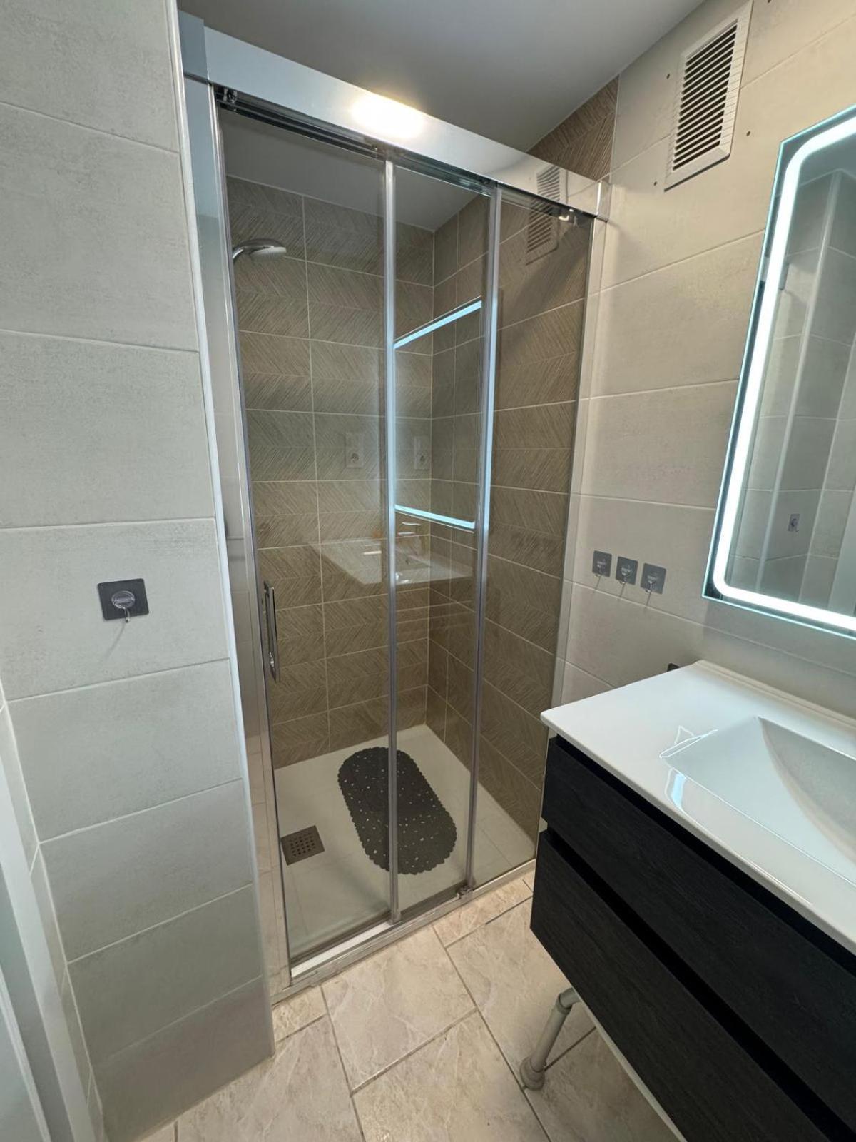 Appartement Premiere Ligne De Mer Avec Piscine Roses Exterior foto